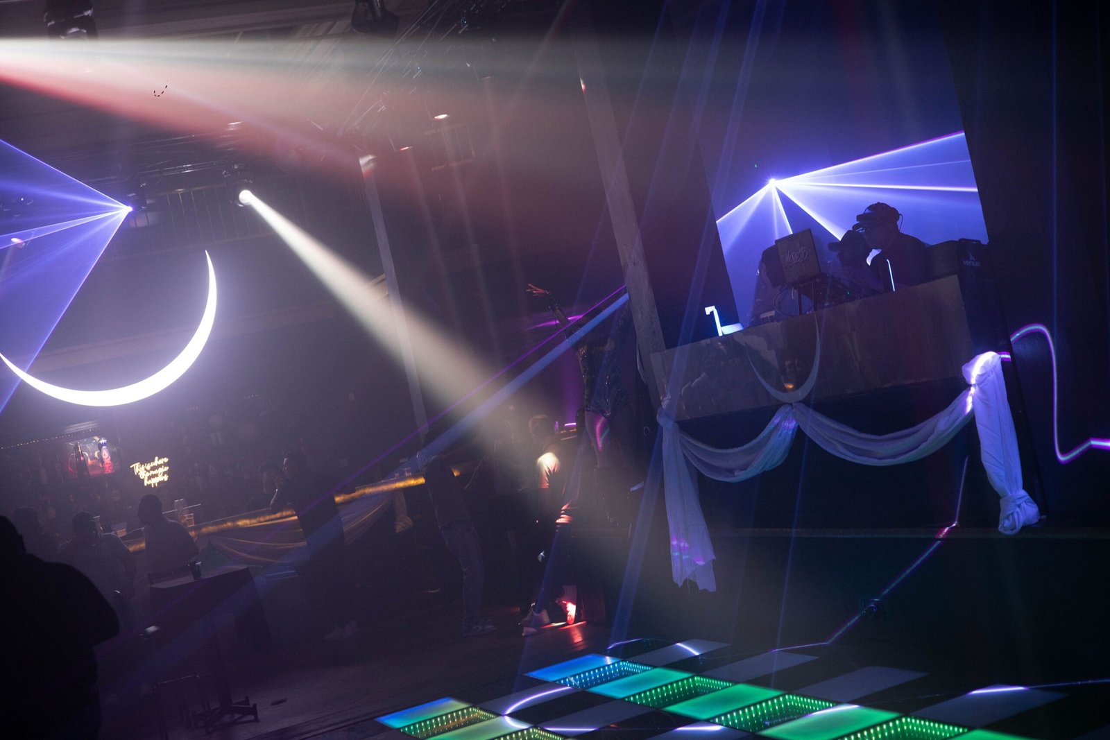 Luna Discotek atmosphere